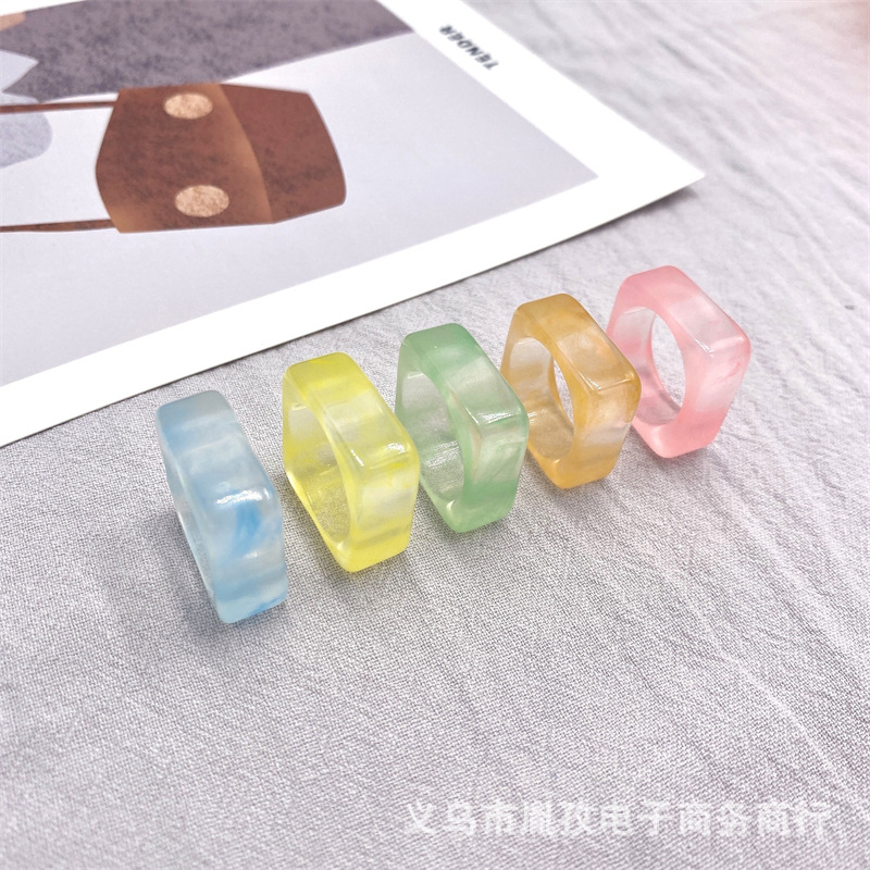 Verano nuevo anillo de resina cuadrado geométrico irregular colorido efecto de nube transparente estilo simple anillo