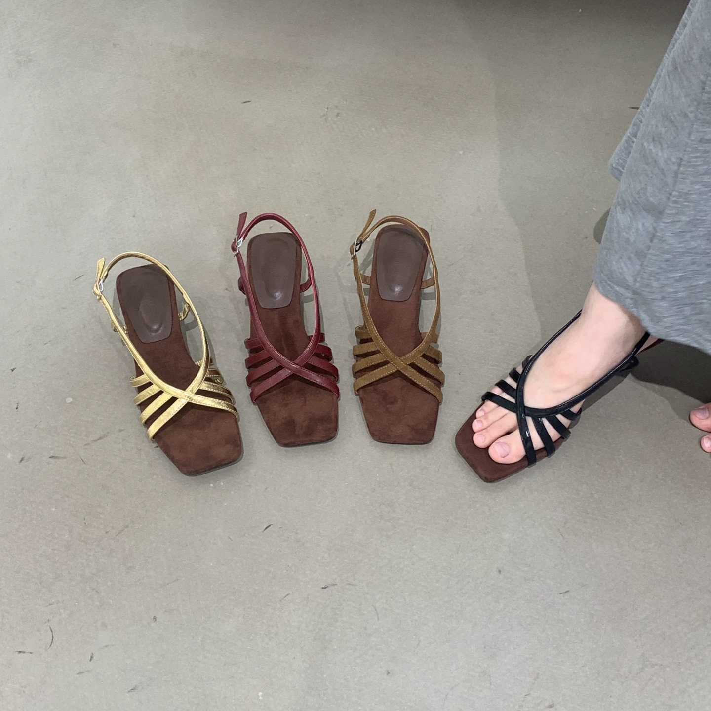 Женские босоножки на высоком каблуке-танкетке, летняя новинка 2025 года, ретро-стиль, золотистый цвет, для юбки, праздничный стиль, римские сандалии