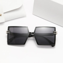 外贸尾单大框太阳镜男四叶草墨镜女便宜甩卖时尚眼镜库存处理9072