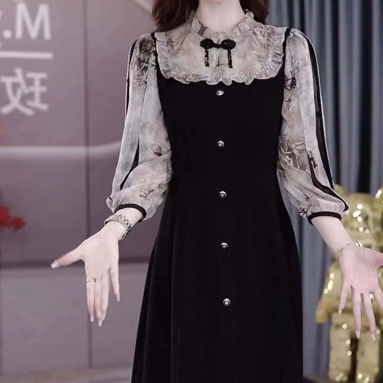 Высококачественный темперамент, покрывающий живот, платье 2025 тонкое лето новая мама, поддельные две иностранные юбки