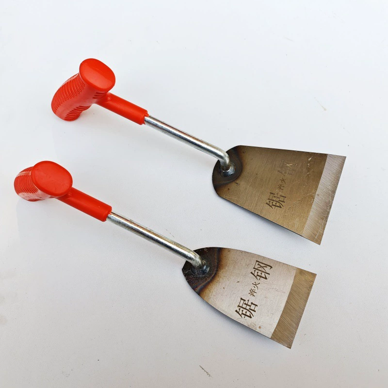 Домашние овощи прополка, копать, копать, копать на открытом воздухе