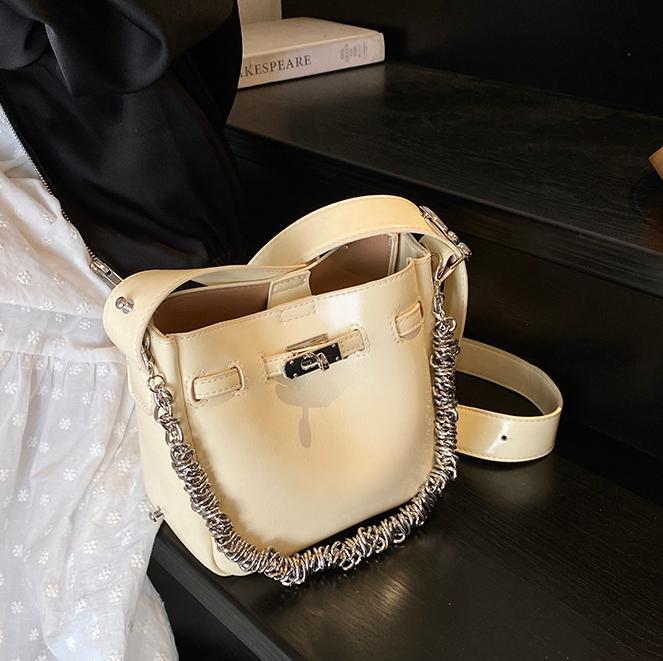 Versión coreana del bolso de todo fósforo de nicho para mujer 2025 nuevo bolso de hombro de estilo occidental de moda bolso de cubo de mensajero de alta gama de moda