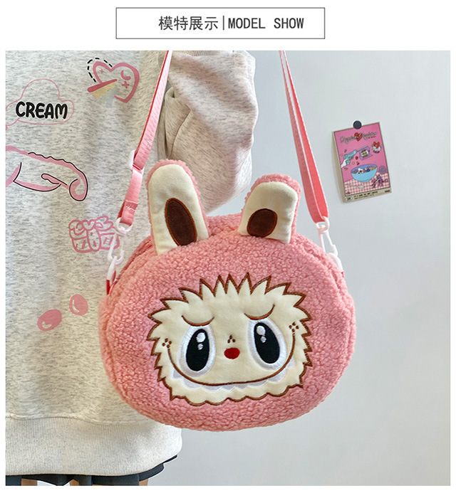 Venta directa de fábrica: bolsas de maquillaje de dibujos animados, muñecos de peluche, juguetes portátiles para niños, bolsos para mujer, muñecos de máquina de garras y otros productos.