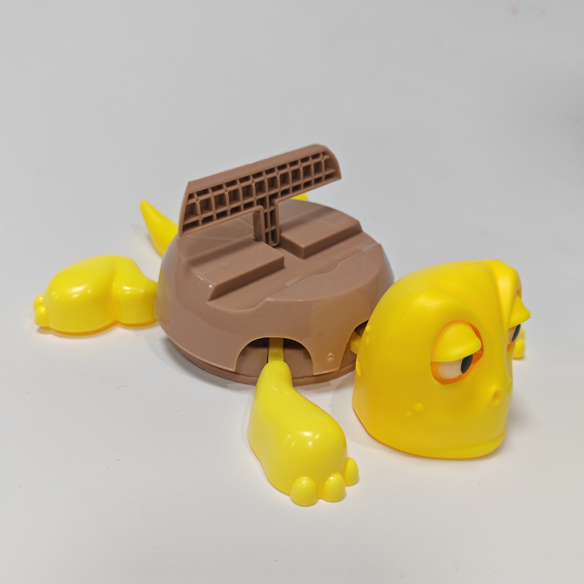 Un pequeño libro rojo explosivo, cojín de taza de agua de tortuga, lindo juguete extraño, juguetes de descompresión, adornos de juguetes de descompresión.