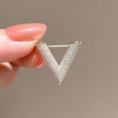 日韓v字の小さいブローチの女性の夏の防光は服を固定します。