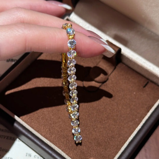 �r���p����צ�ٽz�ǳ�������Ů��߼��б��W���İ˼���̼����