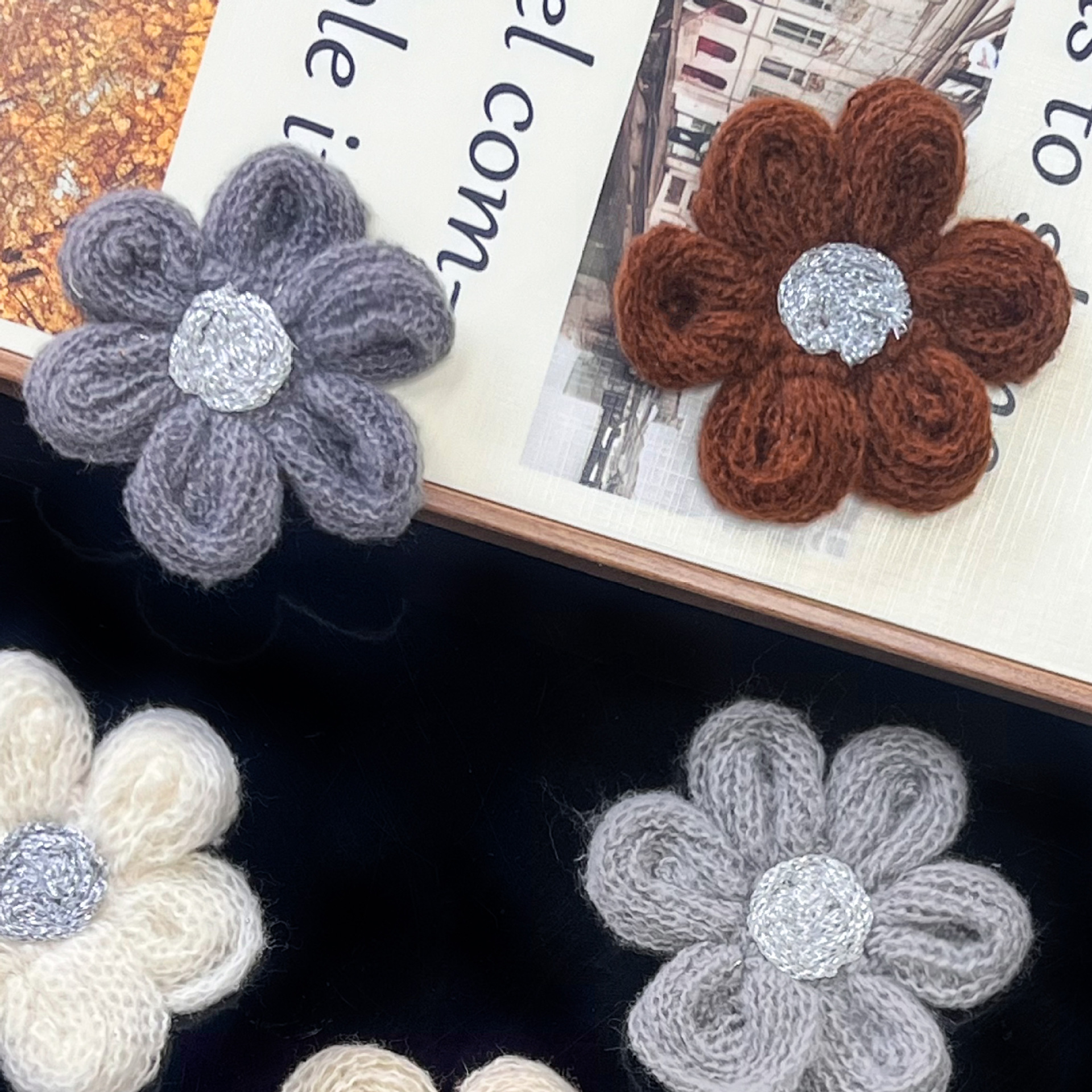 Flor de feltro de mano adorable ropa infantil accesorios flores suéter de invierno suéter de lana hecha a mano flores