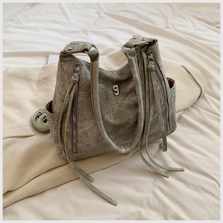 Large capacity wandering shoulder bag, new spicy girl high-end versatile double pocket strip casual crossbody armpit bag_voghion.com