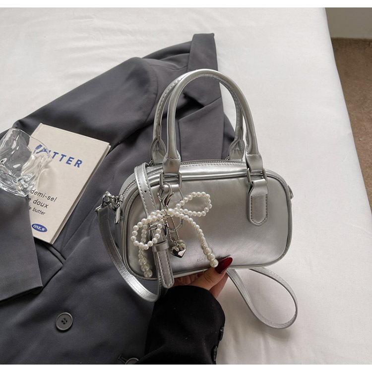A fashionable Korean-style small square bag for women in the summer of 2025, featuring a simple and retro single-shoulder, crossbody and hand-held pillow bag undefined