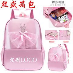 子供のダンスバッグをカスタマイズしてバレエをします。