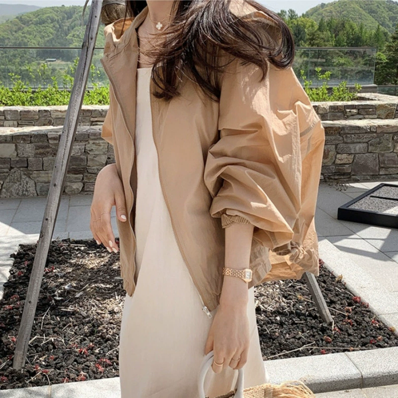 Корейский стиль, весенне-летняя новая белая куртка с капюшоном и завязками на талии, свободная повседневная куртка с длинными рукавами и кондиционером, солнцезащитная одежда