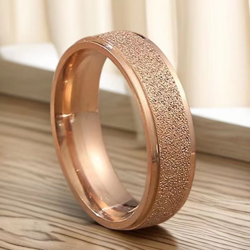 Anillo de acero de titanio de acero inoxidable nicho al por mayor femenino de alto grado de lujo ligero todo-Match Girl anillo femenino ins estilo anillo liso