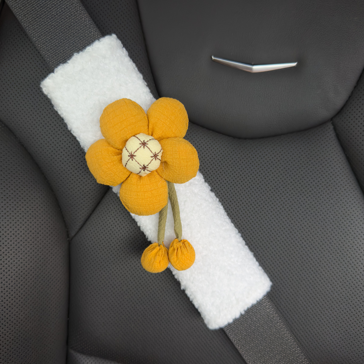 Car Seatbelt Shoulder Pad with Lamb Wool Sunflower Decoration