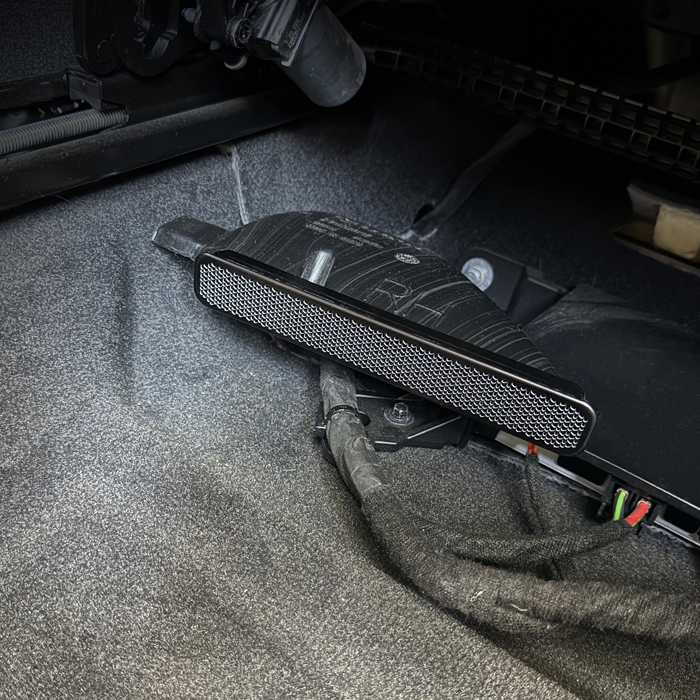 Suitable for Volvo Xc60Xc90S90S60V90 Under-Seat Air Outlet Mask Stainless Steel Interior Modification Dustproof