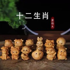 崖柏雕刻卡通Q版十二生肖手把件工藝品動物擺件景區批發直播引流