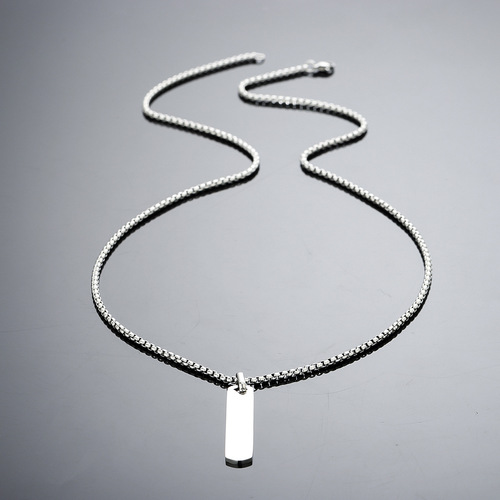 Square bar geometric necklace for men, titanium steel, colorfast, high-end, retro, versatile, personal accessory, niche, minimalist jewelry for women.