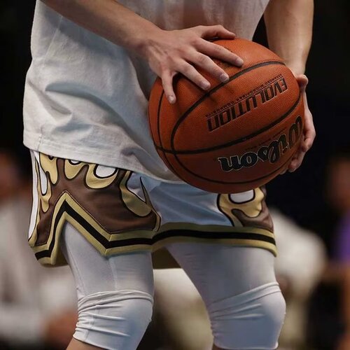 American-style basketball shorts with flame-inspired collaboration—men's knee-length, high-street fitness & casual wear, featuring a breathable, trendy design.