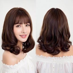 Aliexpress Wig for Women with Pear Blossom Head, Medium-Length Curly Hair, Natural Bangs, Fluffy Headgear, Factory Warehouse, Ready for Delivery