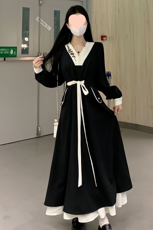 Spring New Style Slimming New Chinese-Style Dress with Oversized Lettering Design, Puff Sleeves, Extra-Long Length, and a Minimalist Look Spring New Style Slimming New Chinese-Style Dress with Oversized Lettering Design, Puff Sleeves, Extra-Long Length, and a Minimalist Look