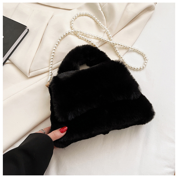 Women's Small Winter Plush Solid Color Fashion Pearls Square Magnetic Buckle Handbag display picture 1