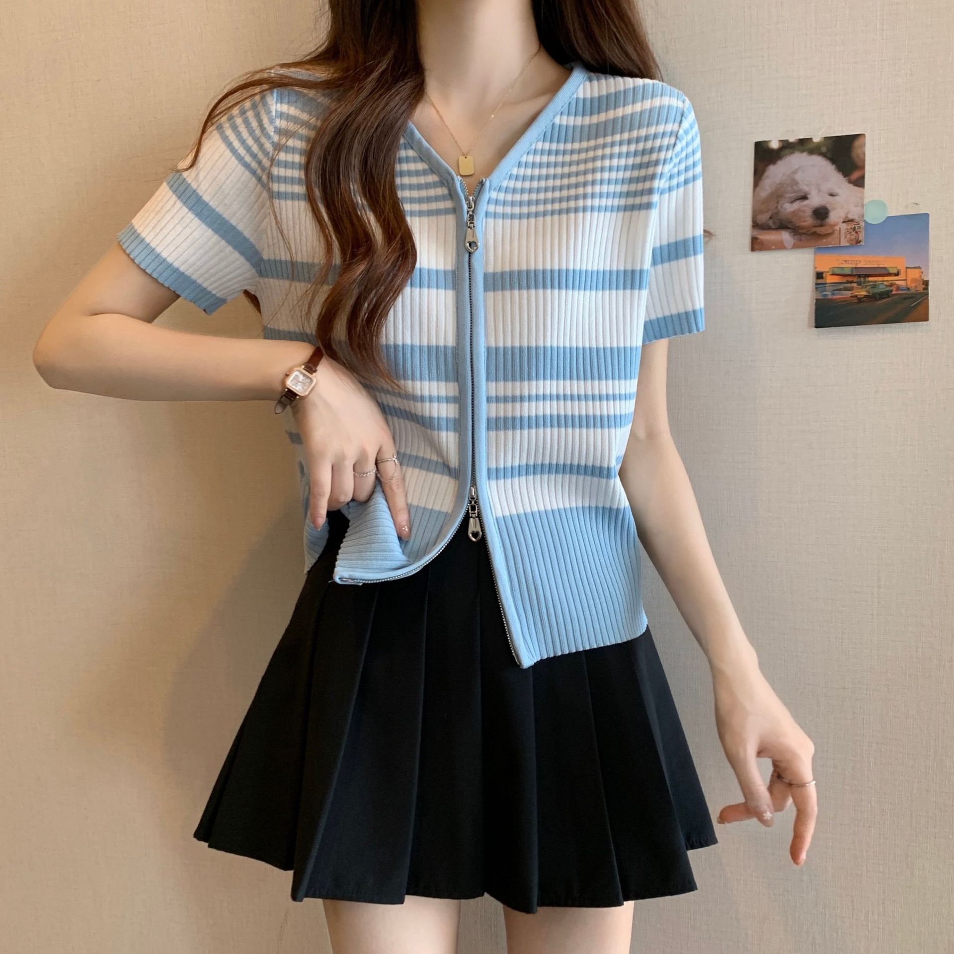 T-shirt a maniche corte con scollo a V a righe chic per donna in estate, alla moda e snellente, elegante maglia in seta ghiacciata con cerniera_voghion.com