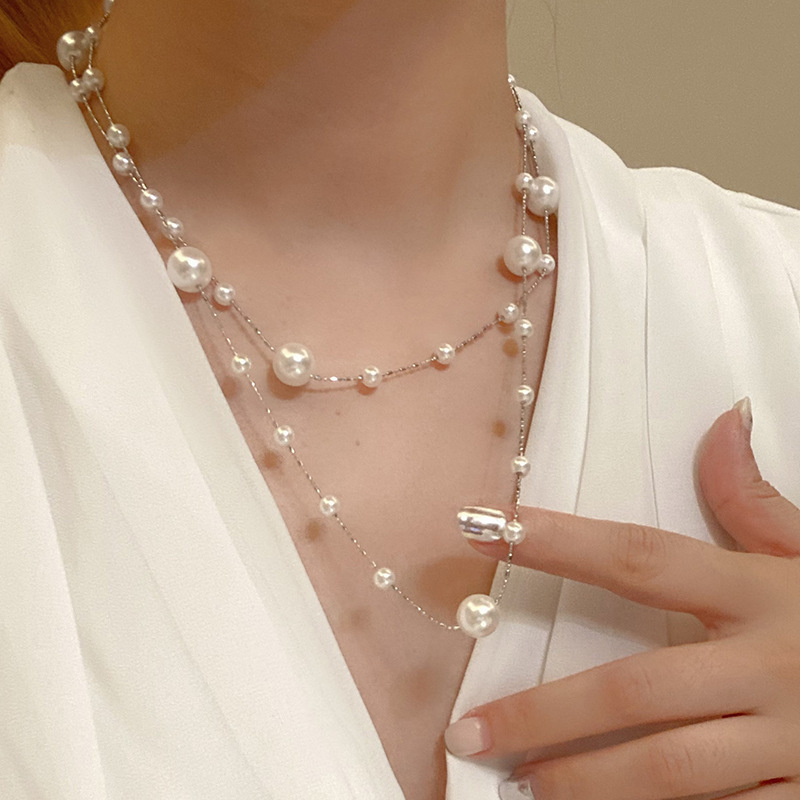 フランスのレトロなツバキの花の真珠のネックレスの東大門の蝶の花のペンダントの鎖の鎖の軽い贅沢な高級感の首の鎖|undefined
