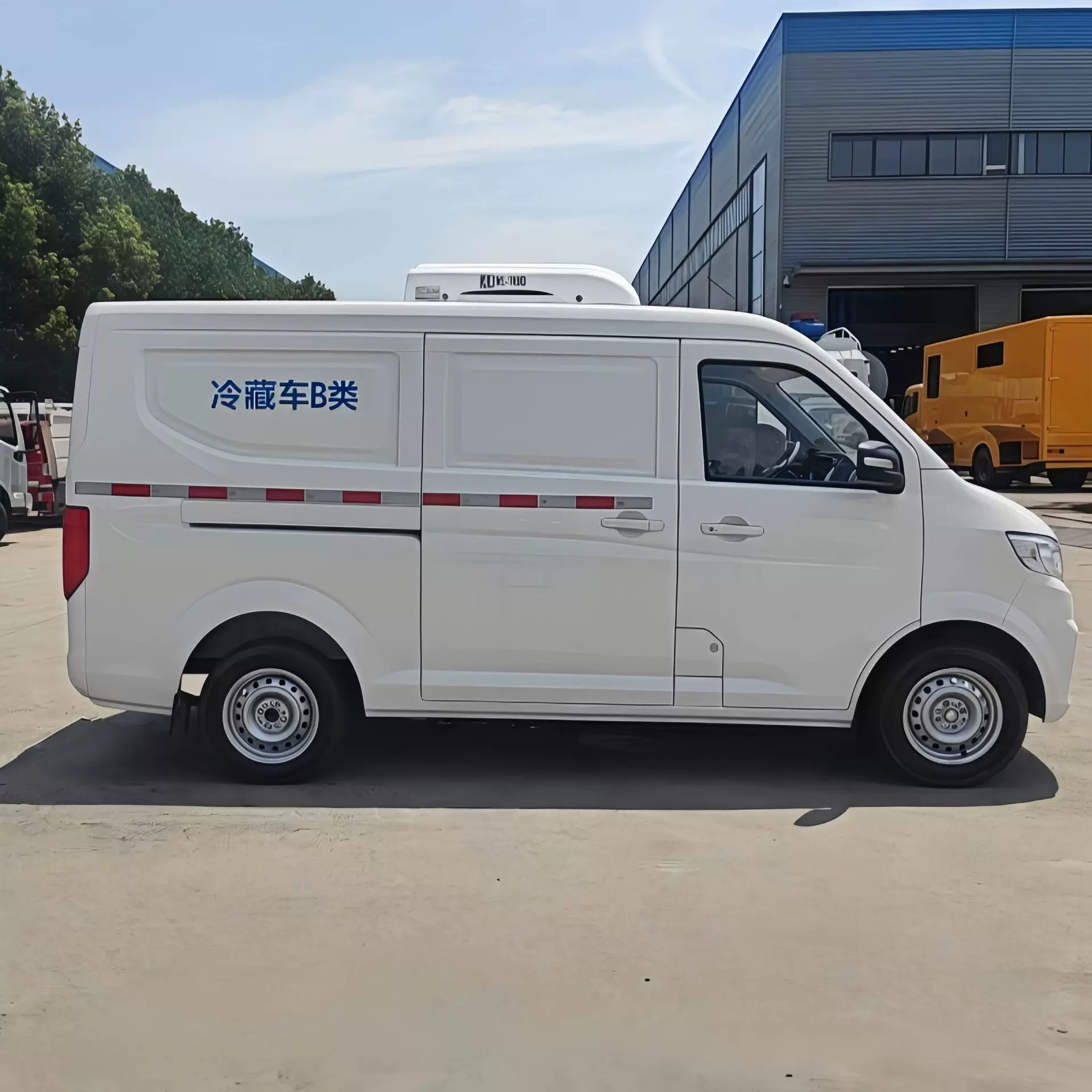 国六蓝牌小型冷藏保温车 面包式冷链车 冻货食品果蔬保鲜运输车