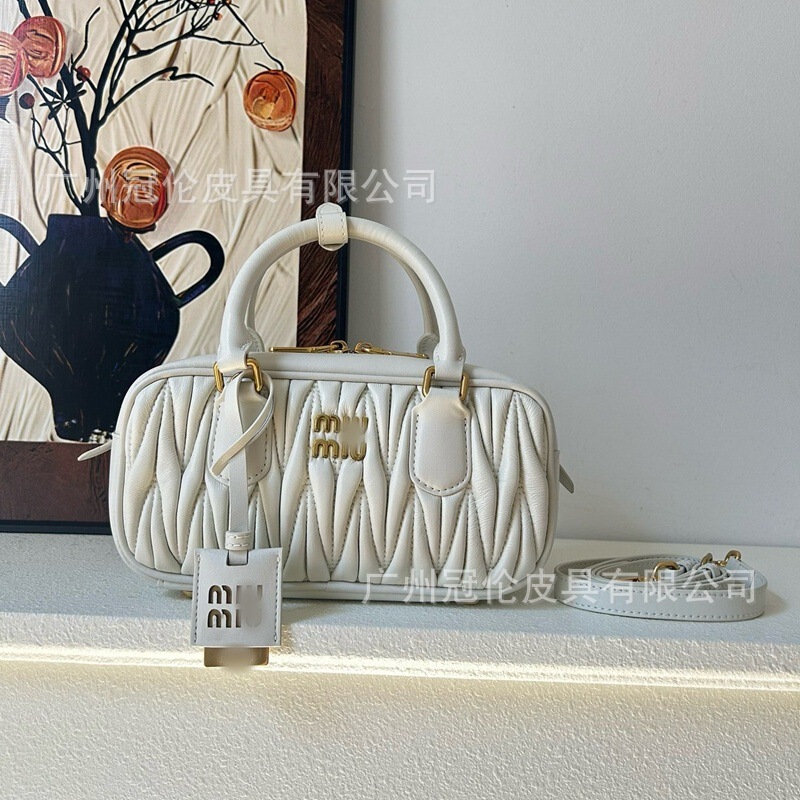 Miu Miu's New Pleated Bowling Shoulder Bag, Crossbody Bag, Macaron Fashion High-End Accessory Bag Miu Miu's New Pleated Bowling Shoulder Bag, Crossbody Bag, Macaron Fashion High-End Accessory Bag