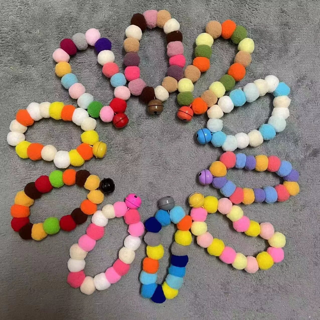 Ошейник для домашних животных оптом Кошка милый Макарон эластичный плюшевый мяч Воротник Собака Кошка домашнее животное Колокольчик Ожерелье