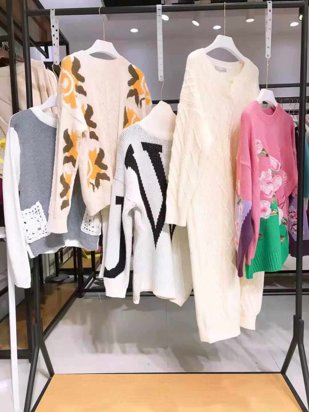 Европейский и американский стиль Aimata свитер 22 зима новый чистый бренд вышивки ручной работы скидка живые физические поставки