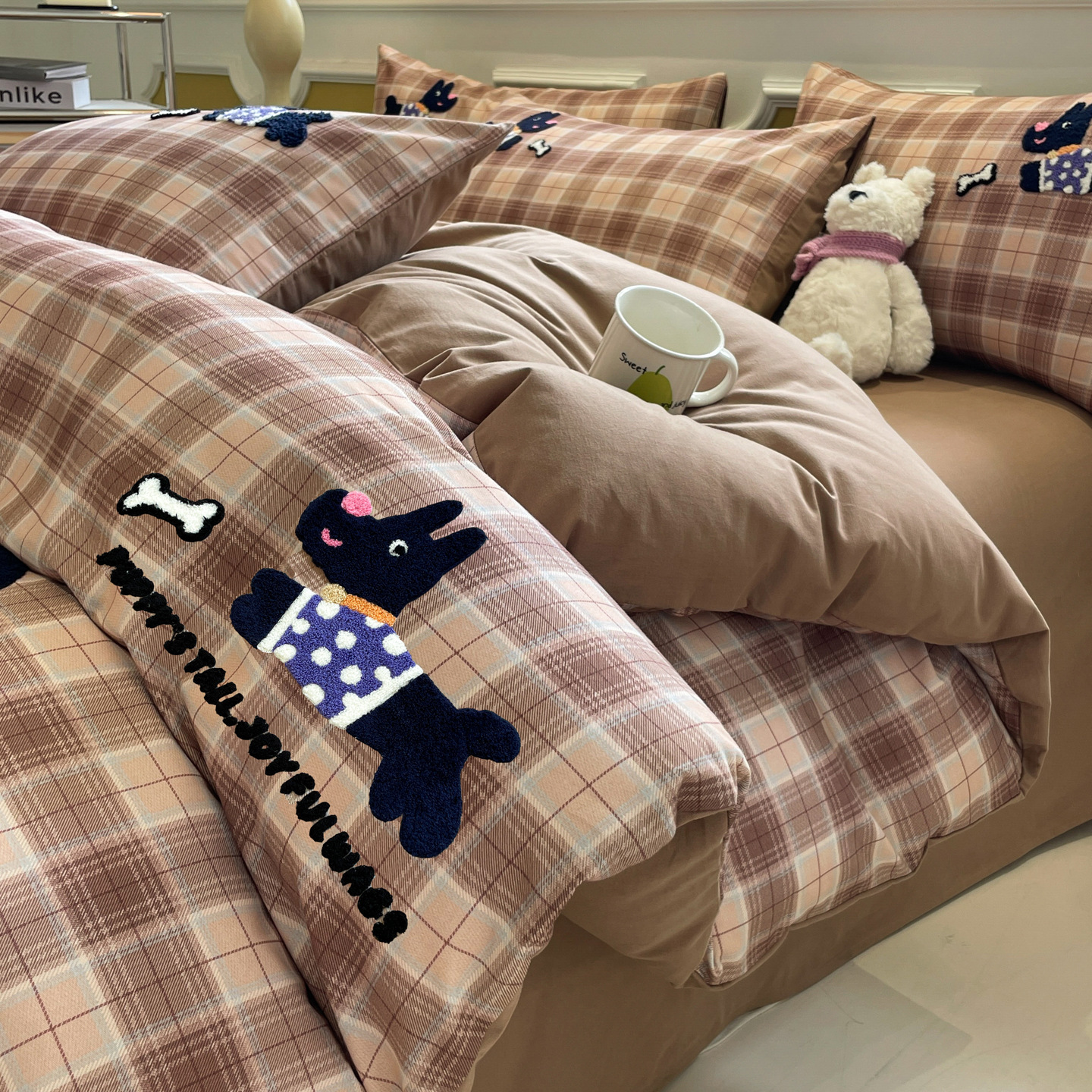 Toallas de algodón bordadas y molidas en la cama de cuatro piezas de algodón puro otoño y invierno cubierta de sopa de cama gruesa clase A nueva ropa de cama