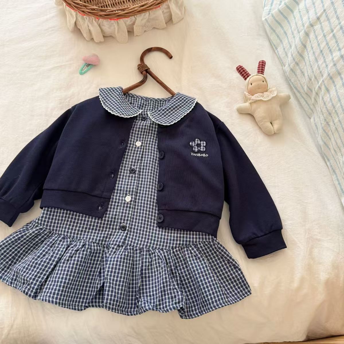 新款女宝宝学院风格子假两件套装秋季娃娃领开衫连衣裙两件套洋气