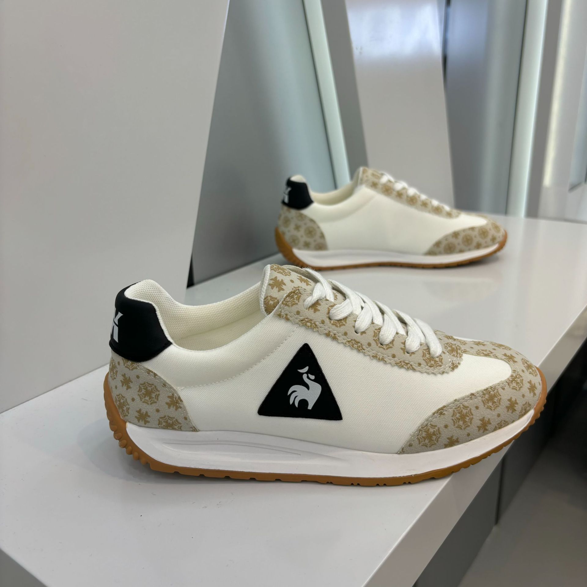Scarpe bianche da uomo 2022 nuova tendenza autunnale comode scarpe in tessuto boutique per giovani personalità basse basse scarpe Forrest Gump_voghion.com