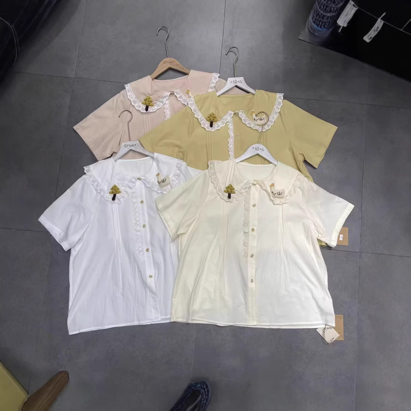 2026 New Summer Style Milk White Lace Doll Collar Short-Sleeved Shirt with Cute Doll Decoration for Women to Look Younger