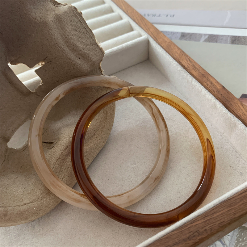 23g Weight Acrylic Pendant Material Bangle Classification Arylic Chain Material 1 Piece Quantity Banquet, Party, Street Occasion Acrylic Material Solid Color Pattern Women's Gender Retro, Streetwear Style Retro Streetwear Solid Color Acrylic Bangles Wholesale 23