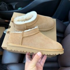 新款明星同款短筒超迷你雪地靴女斜坡口牛皮羊毛加绒保暖鞋防滑底