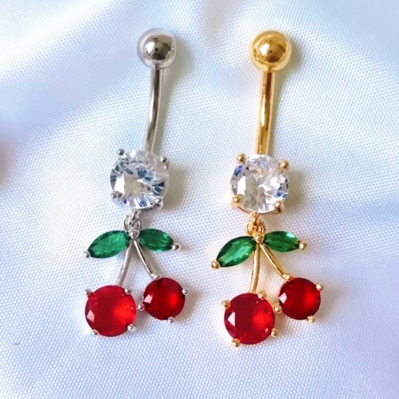 16G labret stud size and finish detail