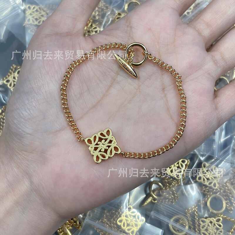 Factory Real Shot of Luo Wei's Version of Ruyi Knot Square Cut Out Bracelet European and American Design Ot Buckle Moon Cake Bracelet for Women