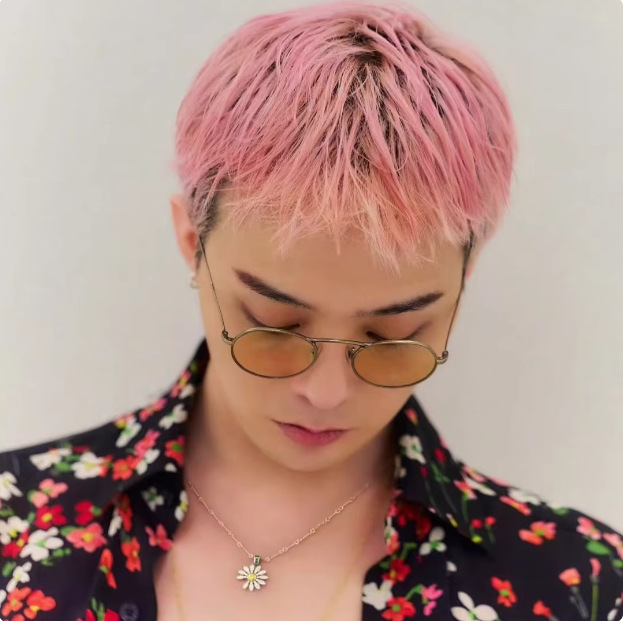 GD グァン・ジロンと同じスタイルの小さなデイジー ダイヤモンド ネックレス、軽い高級感、ニッチで絶妙な気質、女性向けの多用途でハイエンドな鎖骨チェーン|undefined