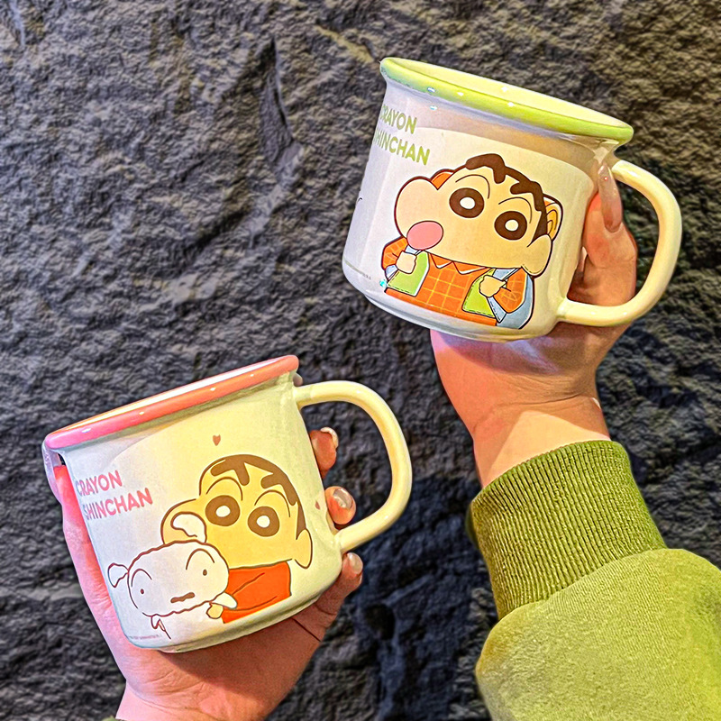 Crayon Shin-chan taza autorizada genuina para el hogar taza invertida con escala taza de leche linda de alto valor taza de cerámica