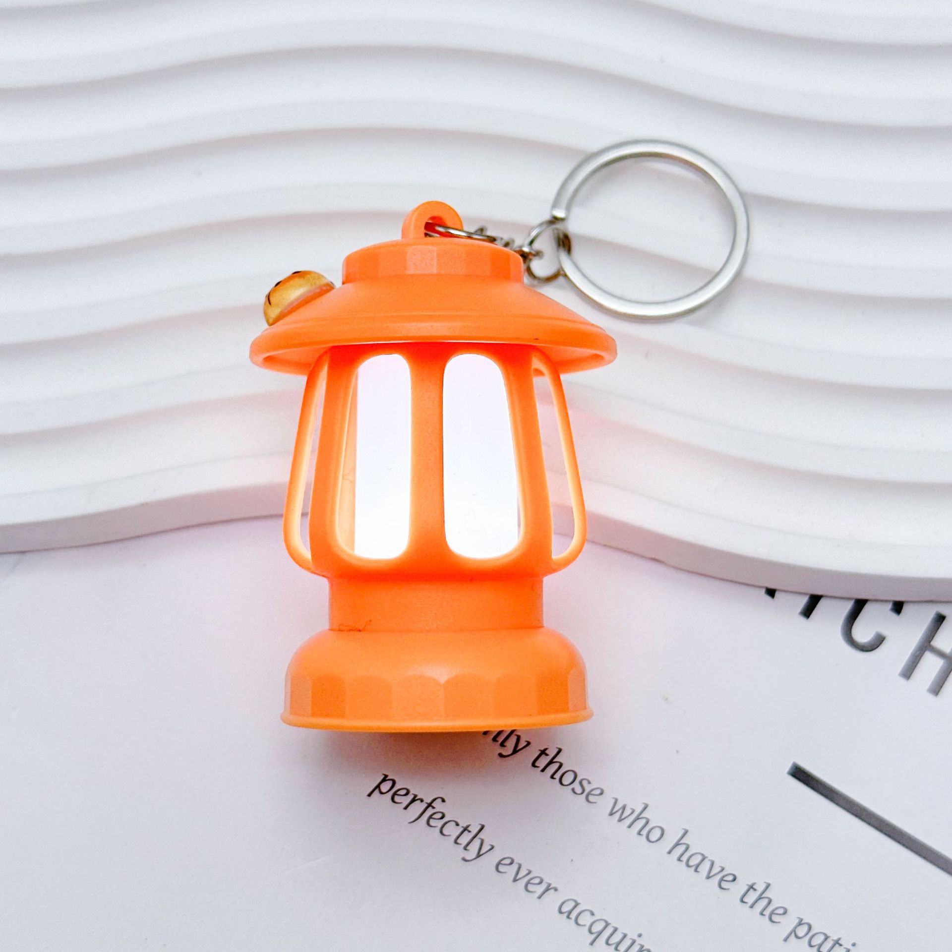 Porte-clés de voiture en forme de chat avec sac à dos lumineux, nouveau style, exquis, pendentif, joli cadeau décoratif_voghion.com