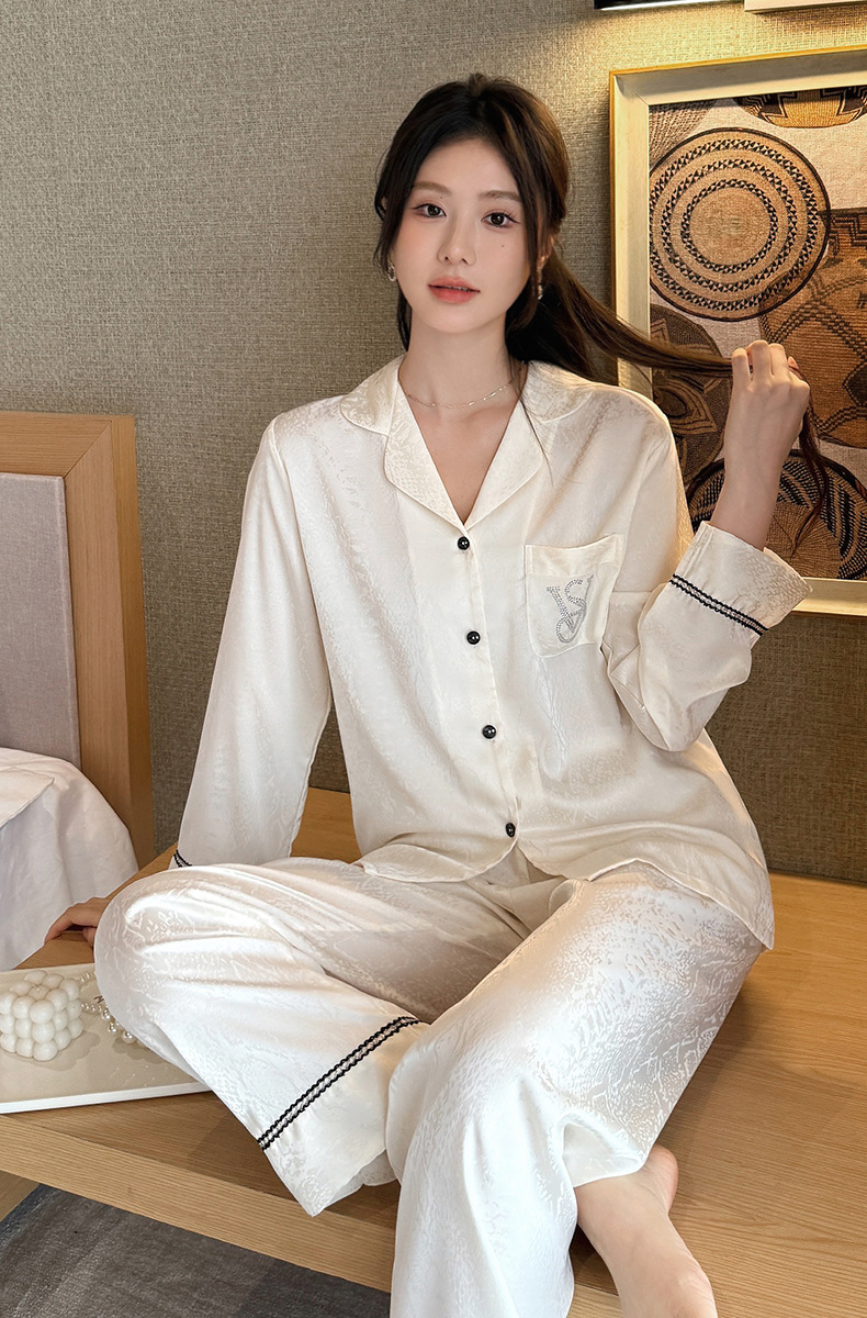 Long sleeve spirit snake diamond v—white