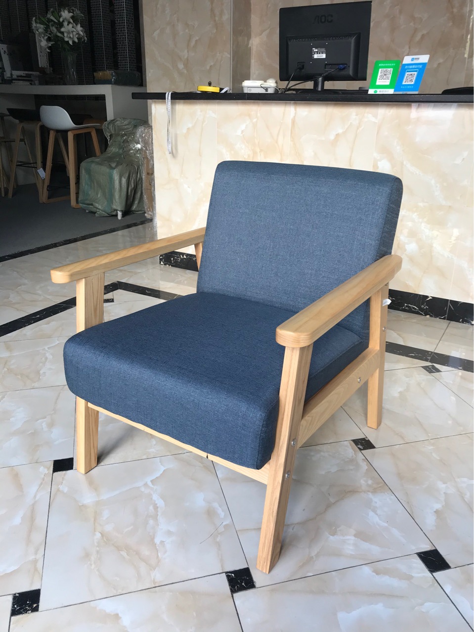 北欧现代简约实用单人布艺沙发二人位三人位扶手沙发椅奶茶店餐椅