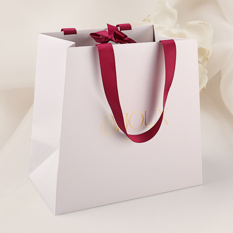 白卡礼品袋纹理手提袋丝带蝴蝶结包装袋浮雕烫金压纹高级感纸袋子