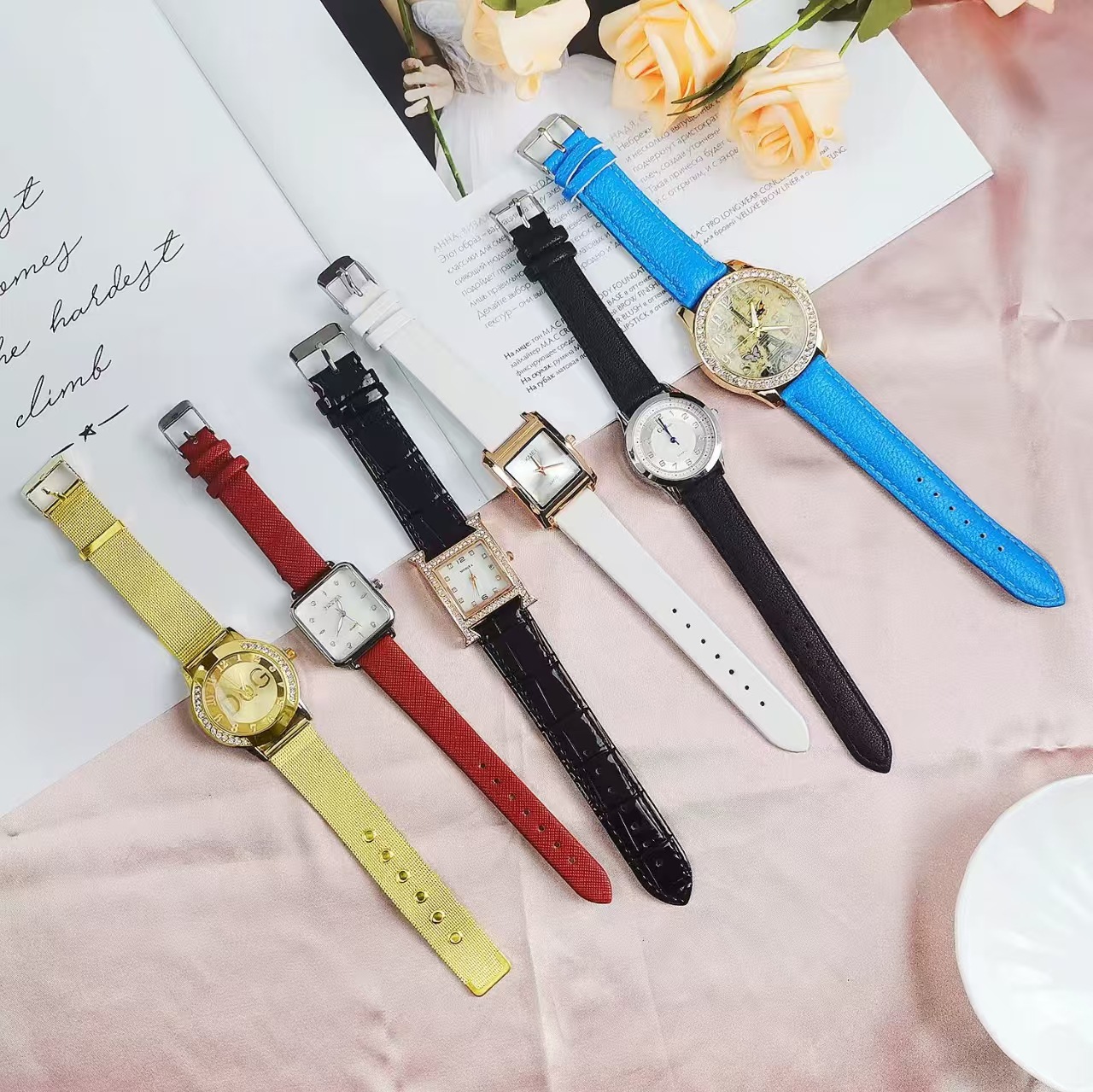 El inventario de comercio exterior de relojes de cuarzo de precio ultra bajo comienza en 100 lotes, modelos mixtos, colores mixtos, venta al por mayor aleatoria