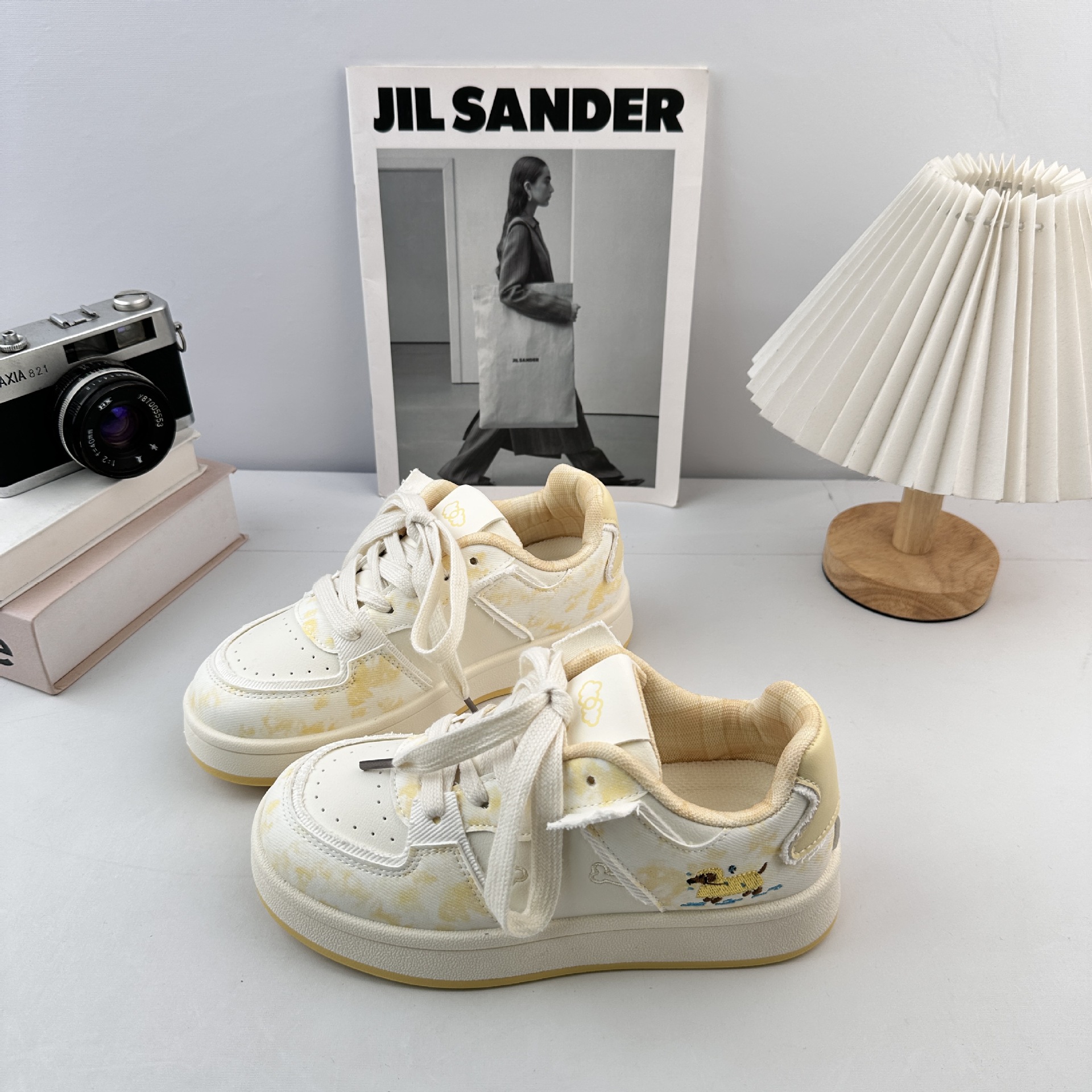 Yuanbo 2025 otoño versátil zapatos blancos de mujer nuevos zapatos de pan de suela gruesa coreanos zapatos deportivos casuales de nicho image 3