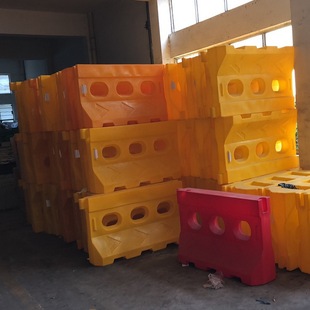 Rotomolded Water Horse, Three-Hole Water Horse, Blow Molding, Traffic Facilities Manufacturer, Highway Water Horse