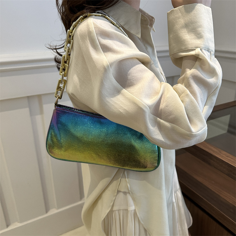 Bolso de mano de cadena de moda, bolso de mano de mujer, nuevo estilo de moda, bolso de palo minimalista, bolso de hombro de nicho de verano 2024