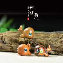 緑檀檀の木の彫刻の小さいイルカのキーホルダーの部品のdiy携帯電話のカバンのペンダントの今生はあなたの小さい置物があります。