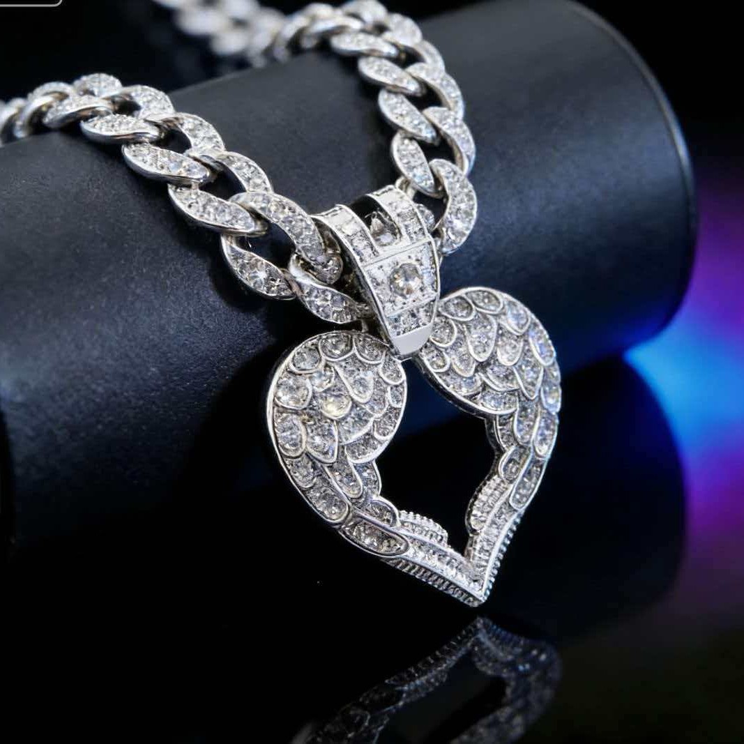 Amazon Europa y Estados Unidos Hip Hop transfronterizo aleación de viento llena de diamante amor colgante de alas cadena cubana fábrica de accesorios de alta calidad